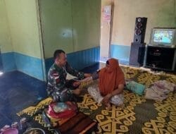 Pos Panga Satgas Pamtas Yonarmed 16/TK memberikan pelayanan kesehatan kepada masyarakat.