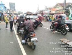 Operasi Kamseltibcar Lantas: Polsek Cikupa Giat di Jalan Raya Serang”