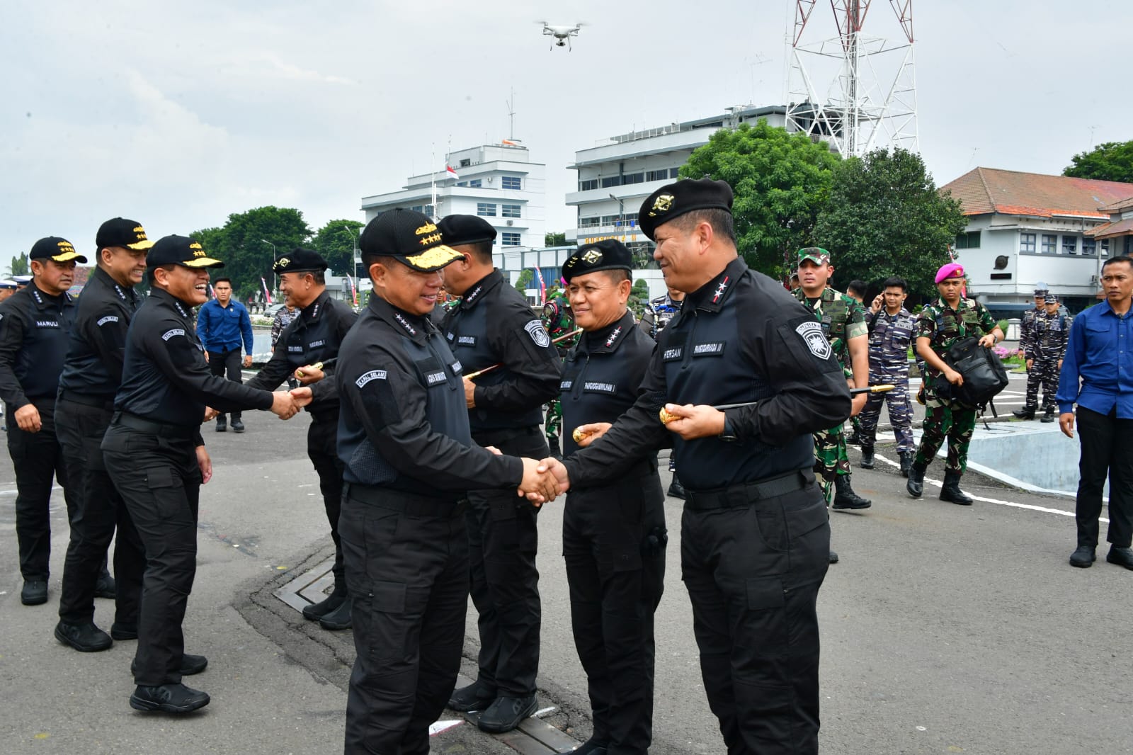 Panglima Tni Terima Brevet Kehormatan Hiu Kencana Kapal Selam Tni Al