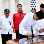 Presiden Jokowi Salat Jumat dan Resmikan Masjid Agung Madaniyah