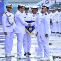 Kasal Serahkan KRI Hampala-880 dan KRI Lumba-Lumba-881 kepada Pangkoarmada III dalam Upacara Peresmian di Dermaga Sunda Kelapa