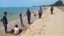 Aparat Keamanan Bancar Tuban Beri Kenyamanan Libur Nataru 2025 di Objek Wisata Pantai Sowan