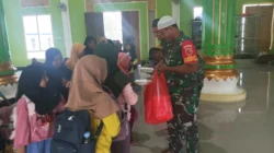 Jalin Kebersamaan, Koramil Wasile Gelar Jum’at Berkah Bersama Santri