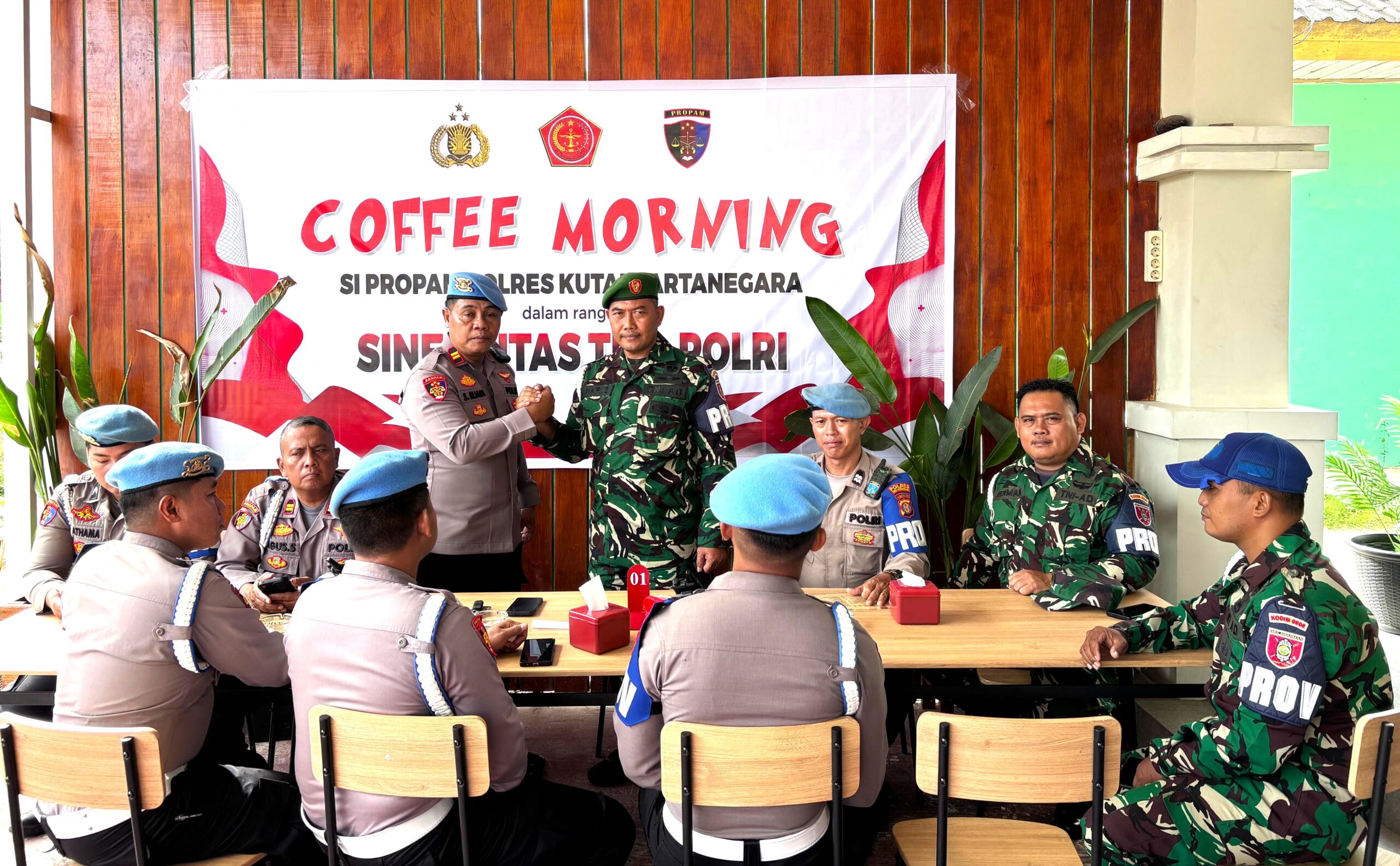 Jalin Sinergitas TNI dan Polri Tetap Kompak Anggota Kodim Lakukan Coffee Morning Bersama Anggota Provos Polres