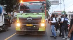 Polres Probolinggo Bagikan Takjil Gratis di Jalan Raya Pantura