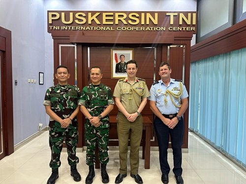 Jakarta - Asisten Logistik (Aslog) Panglima TNI Mayjen TNI Candra Wijaya menerima kunjungan Atase Pertahanan (Athan) Australia Brigadir Jenderal Micah Batt, bertempat di Gedung B1 Lantai Dasar Mabes TNI, Cilangkap Jakarta Timur. Jumat (14/3/2025). Kunjungan Brigjen Batt ini dalam rangka silaturahmi sekaligus perkenalan dirinya sebagai Athan Australia yang baru. Dalam pertemuan tersebut, kedua belah pihak juga membahas peningkatan kerjasama logistik antara TNI dan ADF yang telah terjalin baik di antaranya seperti Mutual Logistics Support Arrangements (MLSA) dan Joint Logistics Sub Committee (JLSC) di bawah High Level Committee (HLC). Turut hadir dalam pertemuan tersebut, Paban VIII/Sisbang Slog TNI, Kolonel Laut (S) Benni Pilips, S.M. dan Group Captain Cullen.