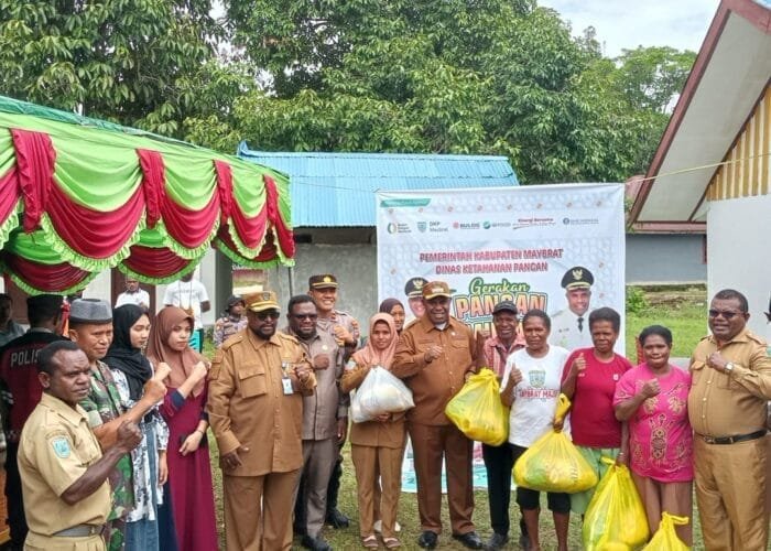 Wakil Bupati Maybrat, Hadiri Gerakan Pangan Murah di Pasar Rakyat Kumurkek Jelang Idul Fitri 1446 H