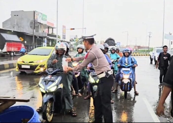 Polres Probolinggo Berbagi Takjil, Wujud Kepedulian di Bulan Ramadan