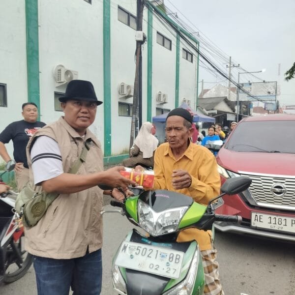 LSM LIRA Kab.Probolinggo Sahabat Cak Sam Lira Bagikan Ribuan Takjil
