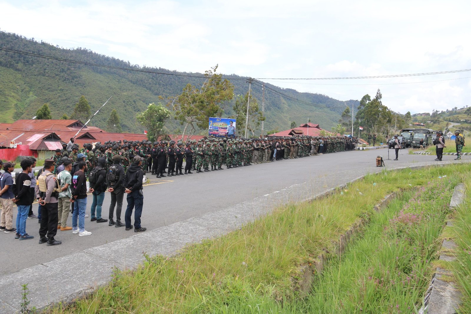 Kapolda Papua Tengah Pimpin Razia Besar-Besaran di Puncak Jaya, Dansatgas Yonif 112/DJ Siap Dukung Keamanan dan Ketertiban Puncak Jaya