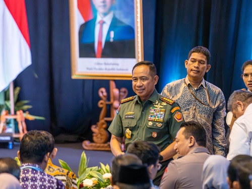 Panglima TNI Dampingi Presiden Prabowo dalam Peluncuran Mekanisme Baru Tunjangan Guru