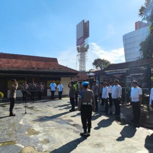 AKP Johan Armando Utan Tekankan Kekompakan dan Pengawasan Internal dalam Apel Pagi Polsek Cikupa