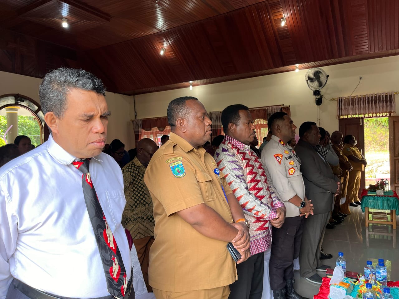 Kapolres Maybrat, Hadiri Ibadah Syukuran HUT ke-12 GSJA “Kemah Daud” Kampung Sikoh, Distrik Aifat, Kabupaten Maybrat