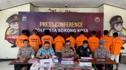 Polresta Sorong Kota Bongkar Sindikat Curanmor dan Narkoba: 12 Tersangka Ditangkap, Barang Bukti Miliaran Rupiah Disita