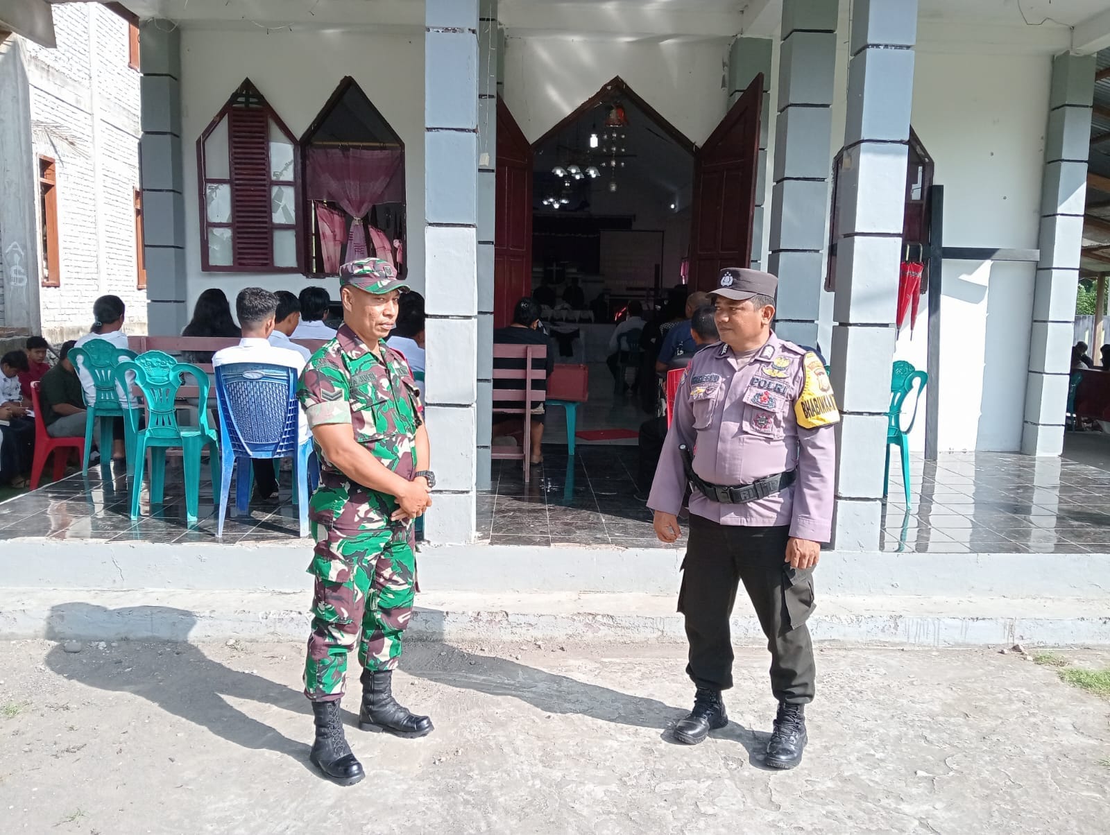 Jumat Agung Berjalan Khusyuk, Personel Kodim 1505/Tidore Bersama Aparat Kepolisian Siaga di Gereja-Gereja