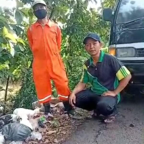 Ketua Karang Taruna Kramatmulya Geram Warga Buang Sampah di Makam