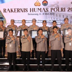 Polda Jatim Raih Tiga Penghargaan Kehumasan di Rakernis Humas 2025