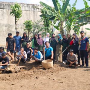 Warga Jrebeng Kidul Kota Probolinggo Kompak Gotong Royong Bangun Lapangan Voli Demi Fasilitas Olahraga Pemuda