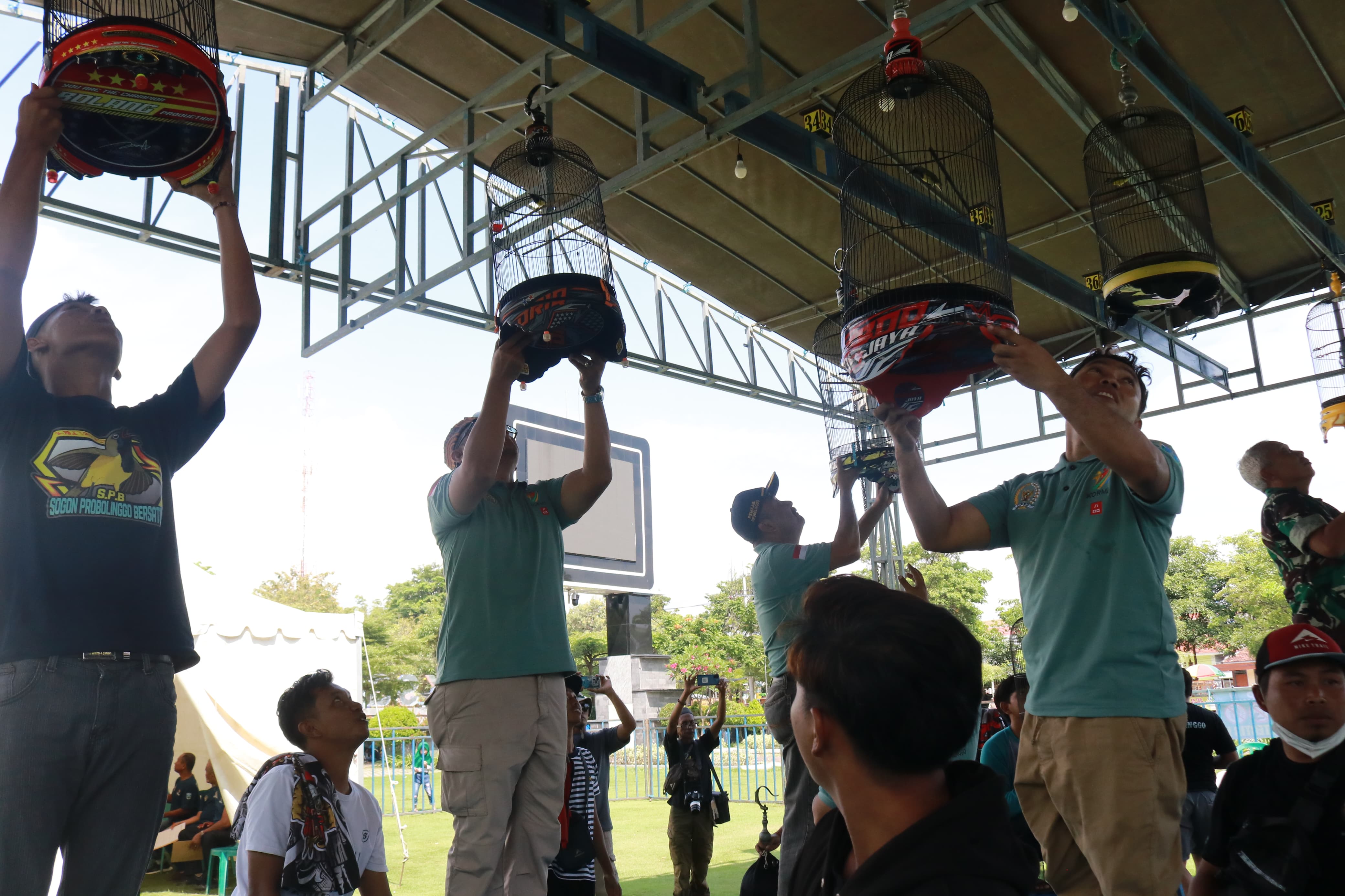 Piala Ketua DPRD Probolinggo Rangkul Kicau Mania Lewat Lomba Burung