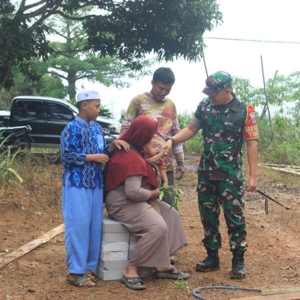 Pak Cahyo dan Keluarga Bahagia, Rumah Tak Layak Huni Hampir Selesai Direhabilitasi Satgas TMMD Kodim 1009/Tanah Laut