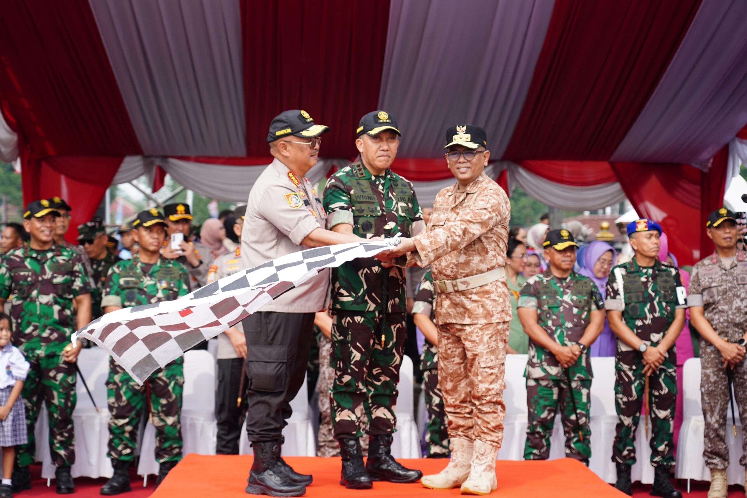 Gubernur Akmil Hadiri Upacara Pembukaan Latsitardanus XLV/2025 di Kota Serang