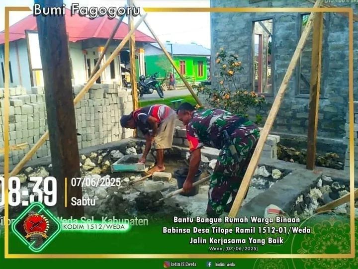 Selalu jalin Hubungan Baik dengan Warga Binaannya Babinsa Karya Bakti bantu Membangun Rumah