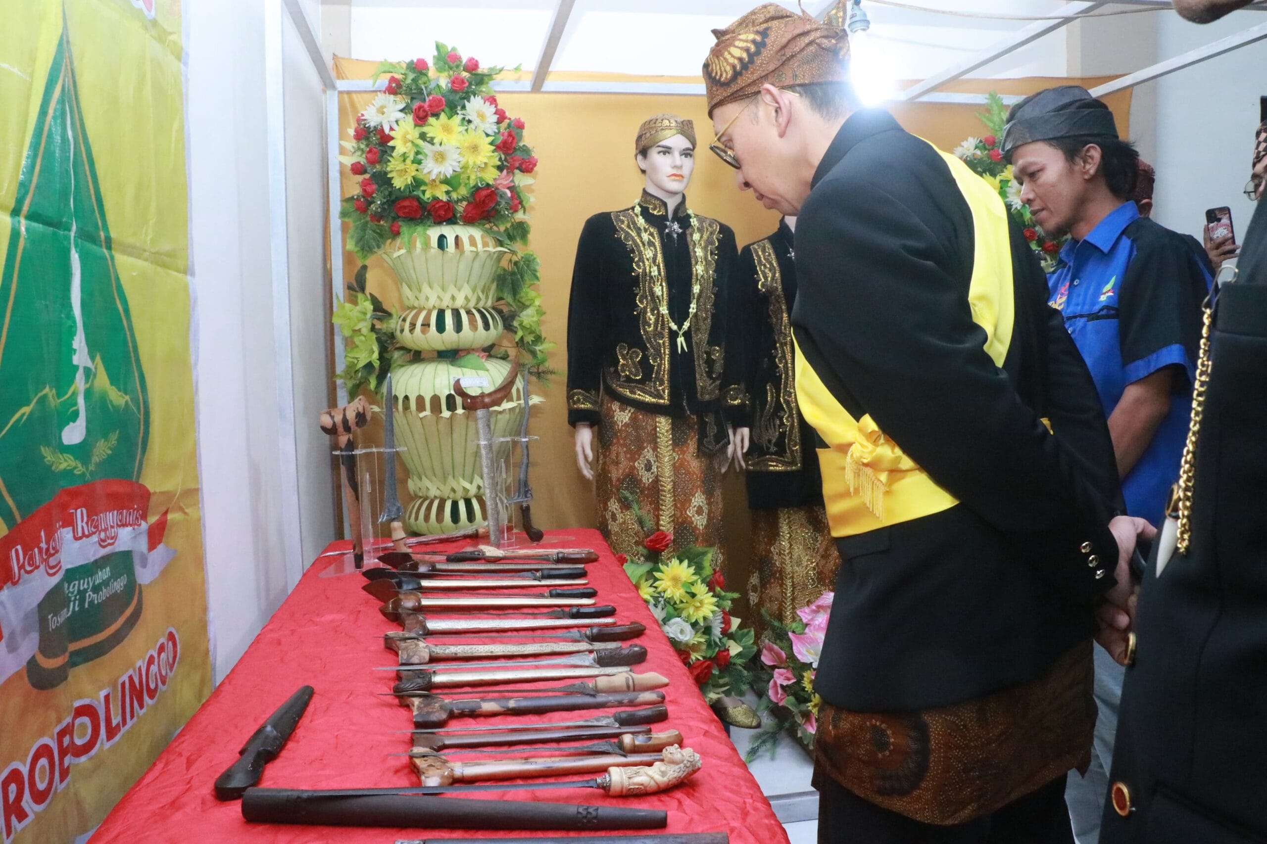 Pataji Rengganis Pamerkan Koleksi Pusaka di Yadnya Kasada Probolinggo