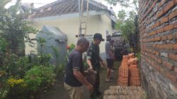 Koramil Lumbang Dampingi Kerja Bakti Rehab Musola, Warga Bersyukur