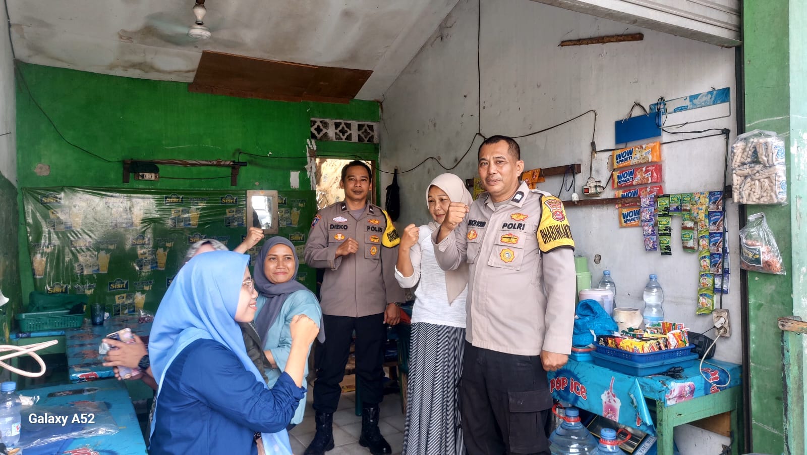 Bhabinkamtibmas Polsek Cikupa Sambangi Warung Warga di Sukadamai, Serap Aspirasi Masyarakat