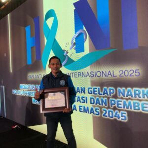 Yayasan Cakrawala Nawasena Raih Penghargaan Nasional BNN RI Yayasan Cakrawala Nawasena Raih Penghargaan Nasional BNN RI