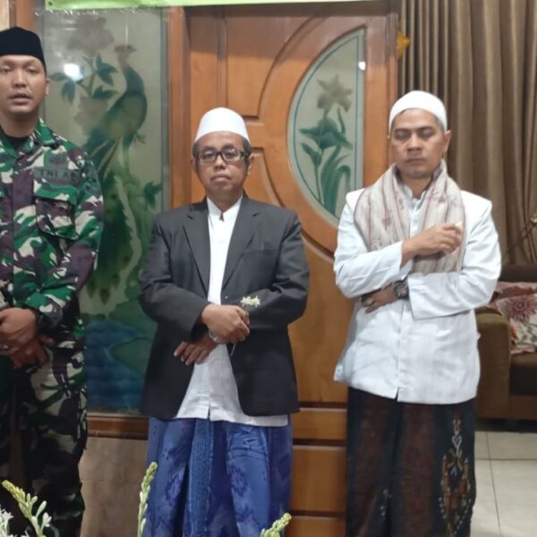 Babinsa Koramil Leces Hadir Hangatkan Malam Selamatan Desa Leces