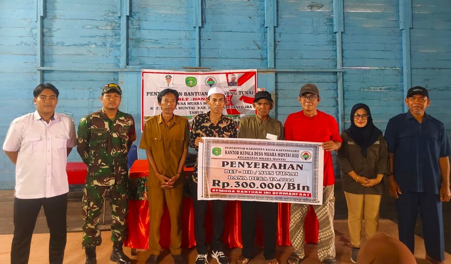 Pastikan Tepat Sasaran, Babinsa Lakukan Pendampingan dalam Penyaluran BLT Pastikan Tepat Sasaran, Babinsa Lakukan Pendampingan dalam Penyaluran BLT