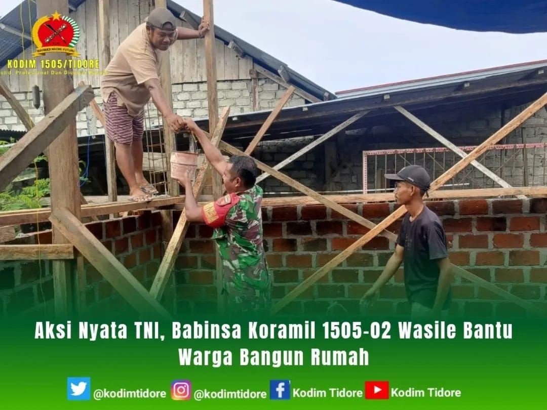 Aksi Nyata TNI, Babinsa Koramil 1505-02 Wasile Bantu Warga Bangun Rumah