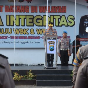 Kapolres Probolinggo Kota Pimpin Upacara Kenaikan Pangkat Puluhan Personel