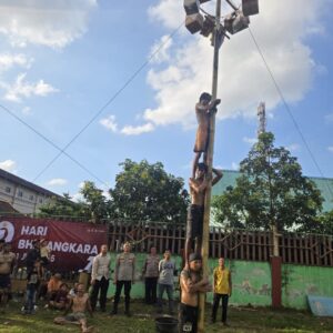 Meriahkan HUT Bhayangkara ke-79, Polsek Cikupa Gelar Lomba Panjat Pinang di Desa Talaga Meriahkan HUT Bhayangkara ke-79, Polsek Cikupa Gelar Lomba Panjat Pinang di Desa Talaga