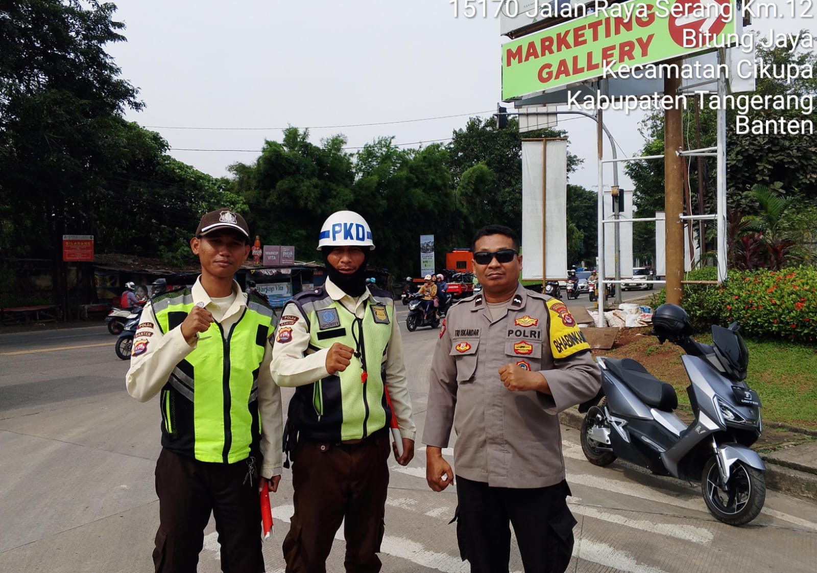 Bhabinkamtibmas Sambangi Satpam Griya Idola, Tekankan Pentingnya Komunikasi Kamtibmas