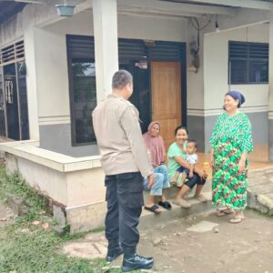 Bripka Reza Fajar Sambangi Warga Desa Bojong, Sosialisasikan Layanan 110 dan Edukasi Kamtibmas