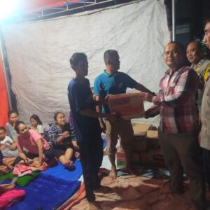 Polsek Cikupa Salurkan Bantuan Banjir kepada Warga Terdampak di Kampung Bunder