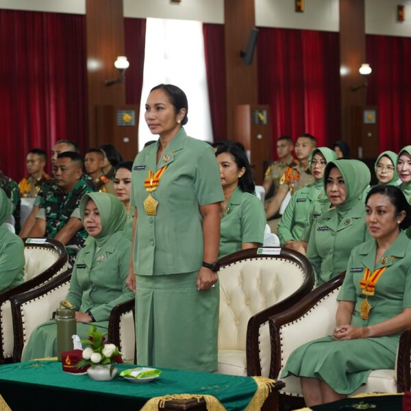Ibu Upakarini Wira Taruna Berikan Ceramah Pembekalan kepada Taruna Akmil Tingkat III dan IV
