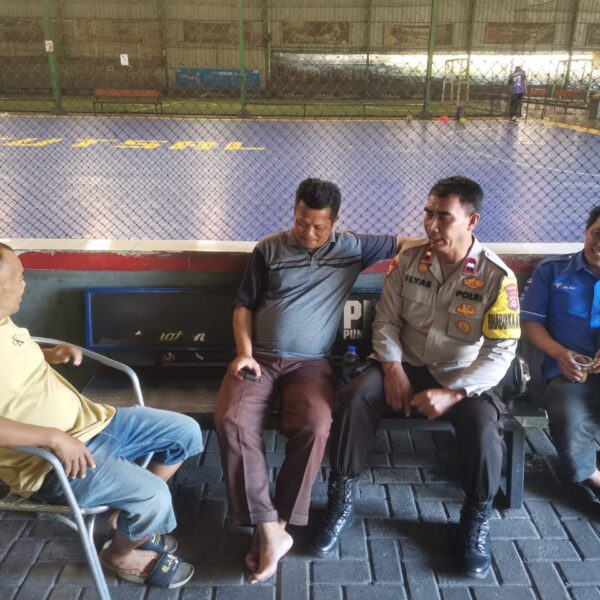 Bripka Ilyas Sambangi King Futsal Sukamulya, Jalin Kedekatan dengan Warga dan Sampaikan Pesan Kamtibmas