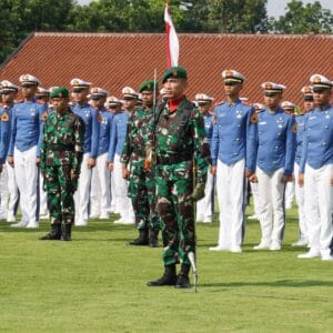 Gubernur Akmil Serahkan Penghargaan Taruna Terbaik Tingkat III dan IV Kecabangan TP 2024/2025 Gubernur Akmil Serahkan Penghargaan Taruna Terbaik Tingkat III dan IV Kecabangan TP 2024/2025