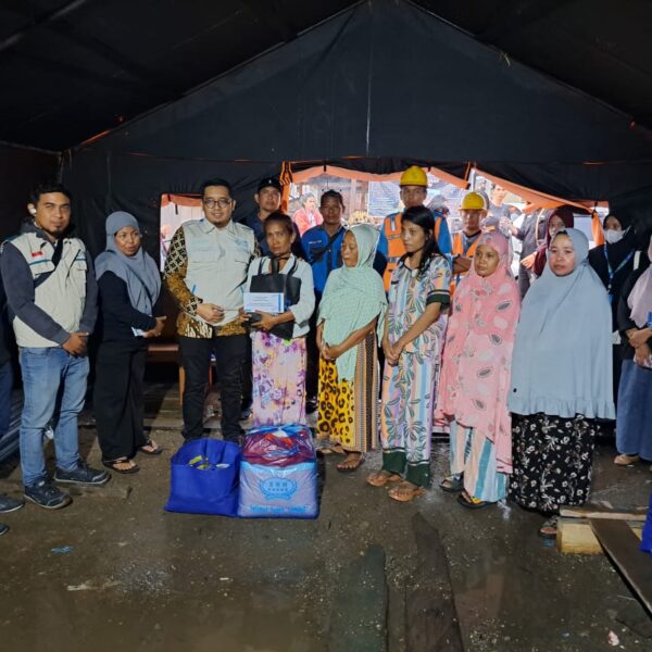 PLN UP3 Kendari ULP Kolaka Salurkan Bantuan Kepada Korban Kebakaran Jln. Sunu, Kel. Dawi Dawi Kec. Pomaala
