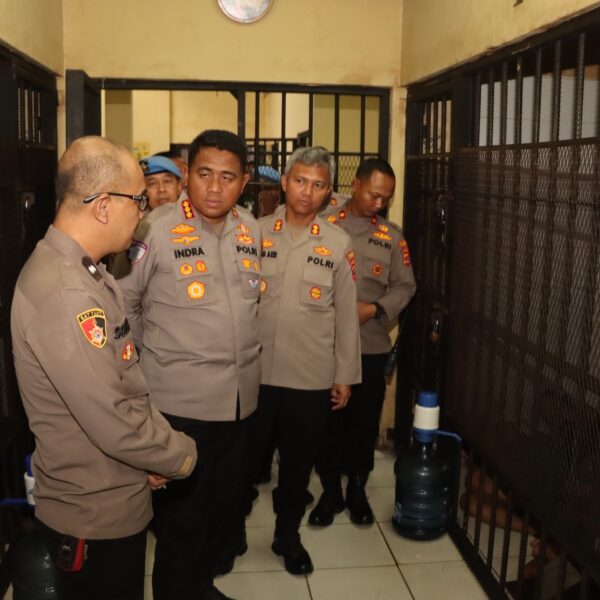 Kapolresta Tangerang Sidak Rutan, Pastikan Tahanan Bisa Laksanakan Shalat 5 Waktu
