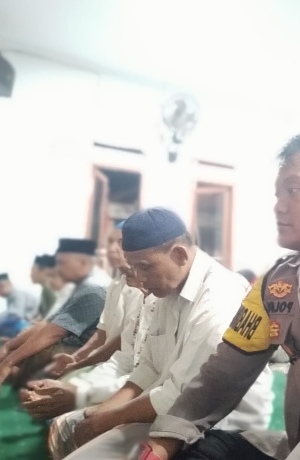Bhabinkamtibmas Polsek Cikupa Subuhan Keliling Bersama Warga Sukamulya, Ajak Aktif Jaga Kamtibmas