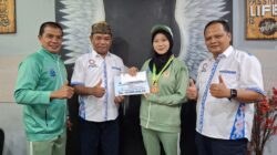 Akuatik Probolinggo Serahkan Reward Rp 10 Juta Bagi Atlet Renang Peraih Medali Perunggu Porprov Jatim 2025