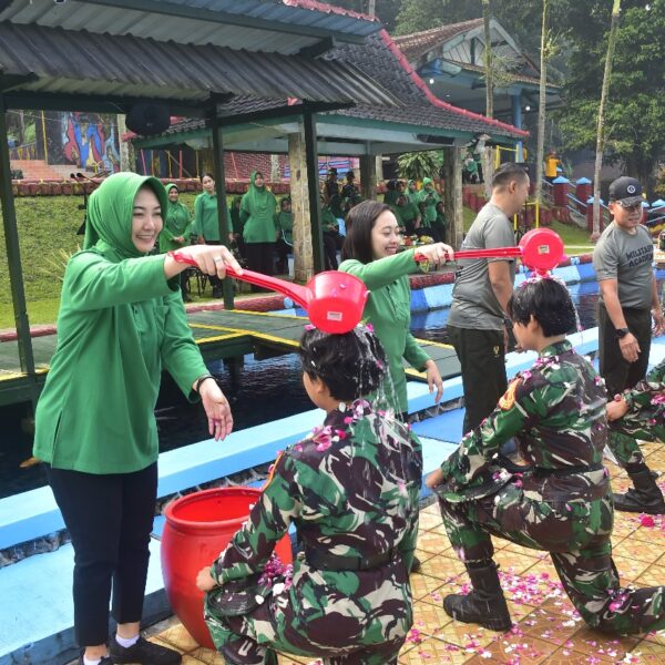 Pesta Air Tutup Tradisi Korps Taruna Akmil Tingkat III dan IV TP 2024/2025