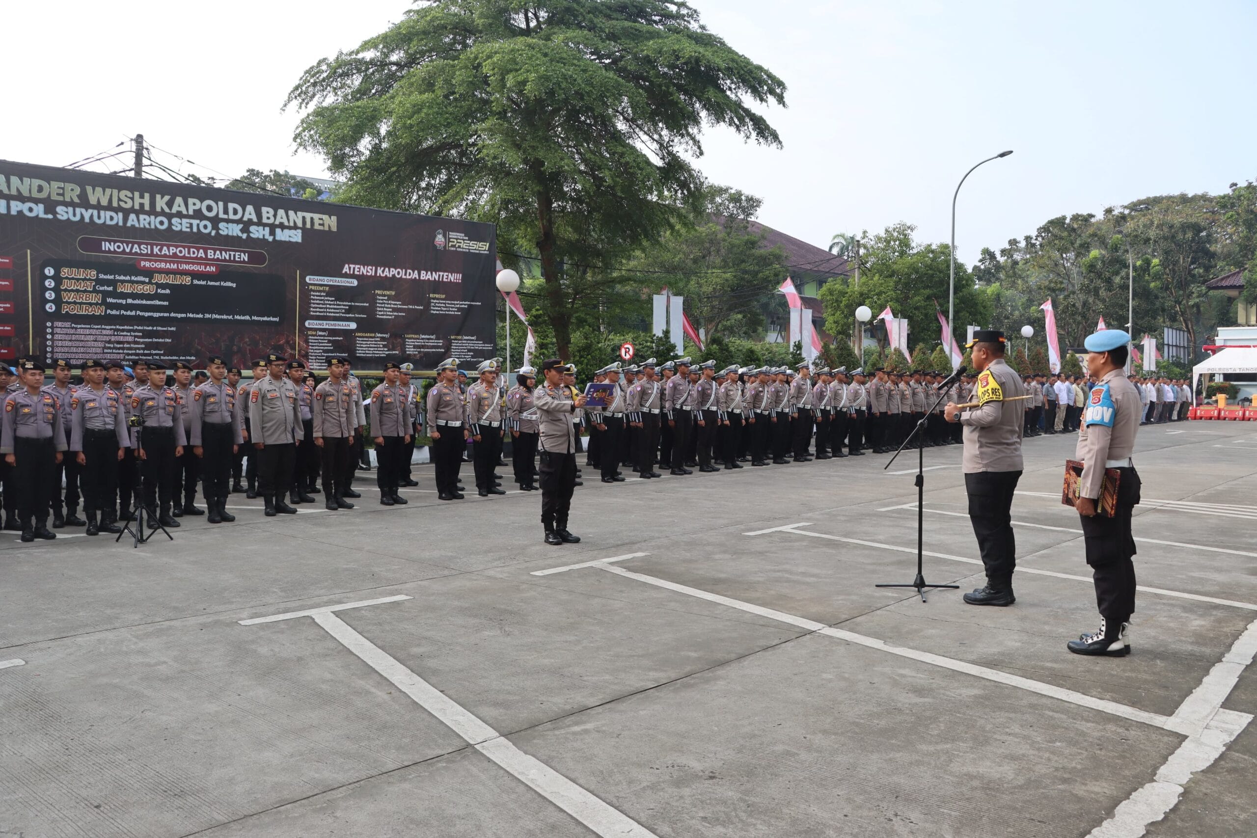Pimpin Apel Perdana, Kapolresta Tangerang Wajibkan Semua Anggota Lakukan Pengaturan Lalu Lintas Pimpin Apel Perdana, Kapolresta Tangerang Wajibkan Semua Anggota Lakukan Pengaturan Lalu Lintas
