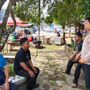 Bhabinkamtibmas Desa Bojong Laksanakan Program Poliran Dorong Warga Pengangguran Jadi Produktif Bhabinkamtibmas Desa Bojong Laksanakan Program Poliran Dorong Warga Pengangguran Jadi Produktif