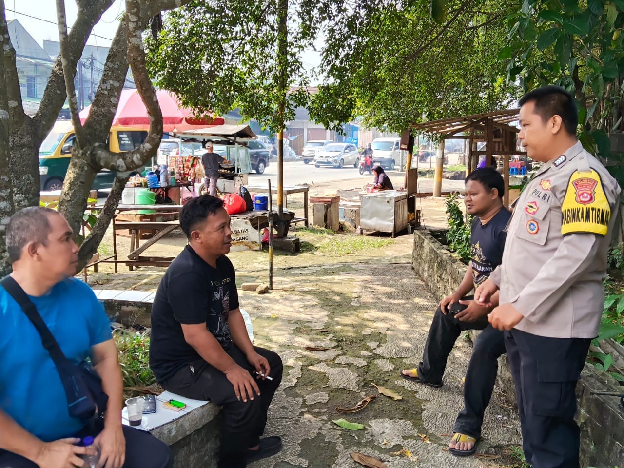 Bhabinkamtibmas Desa Bojong Laksanakan Program Poliran Dorong Warga Pengangguran Jadi Produktif Bhabinkamtibmas Desa Bojong Laksanakan Program Poliran Dorong Warga Pengangguran Jadi Produktif