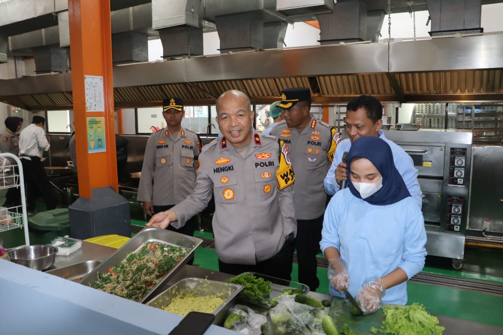 Wakapolda Banten Resmikan SPPG Polresta Tangerang, Komitmen Dukung Program Nasional MBG Wakapolda Banten Resmikan SPPG Polresta Tangerang, Komitmen Dukung Program Nasional MBG